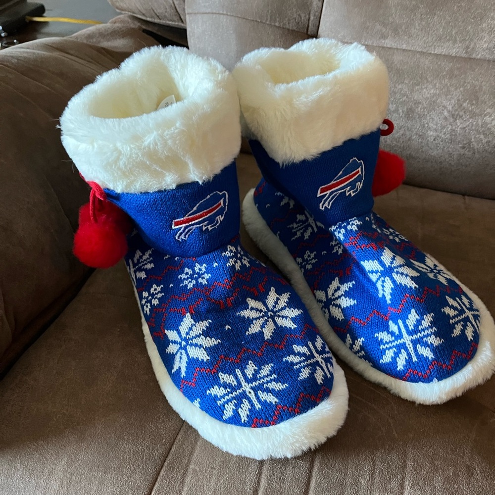 Buffalo Bills Women’s Slippers XL (11-12) - New Without Tags, Never Worn
